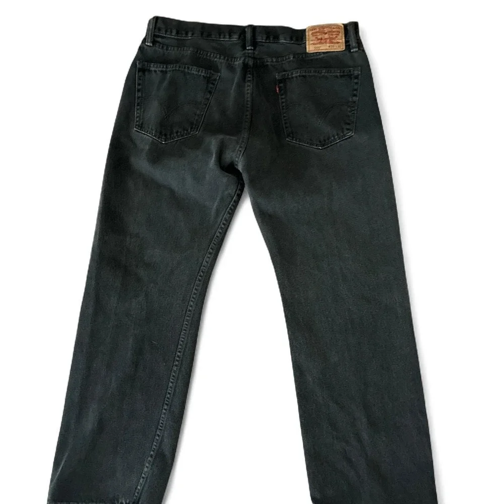 Preowned 2011 Black Levi's 505 straight fit denim jeans. 36